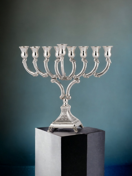 'HANOUKIA MARTELÉE EN ARGENT PUR : 925 ARGENT STERLING 