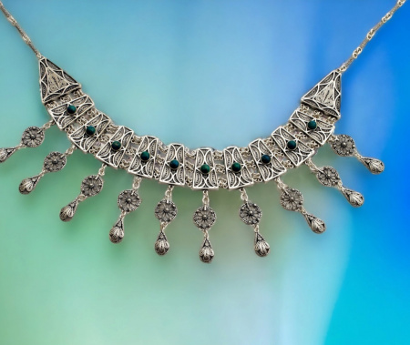 COLLIER EN ARGENT PUR SERTI DE PIERRES PRÉCIEUSES + LONGUES BOUCLES D'OREILLES EN ARGENT PUR 