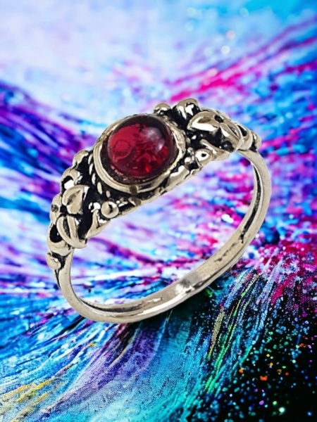 BAGUE EN ARGENT PUR SERTIE D'UNE PIERRE GRENAT