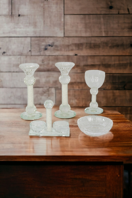 Ensemble verre de Kidoush, salière, bougeoirs en cristal 