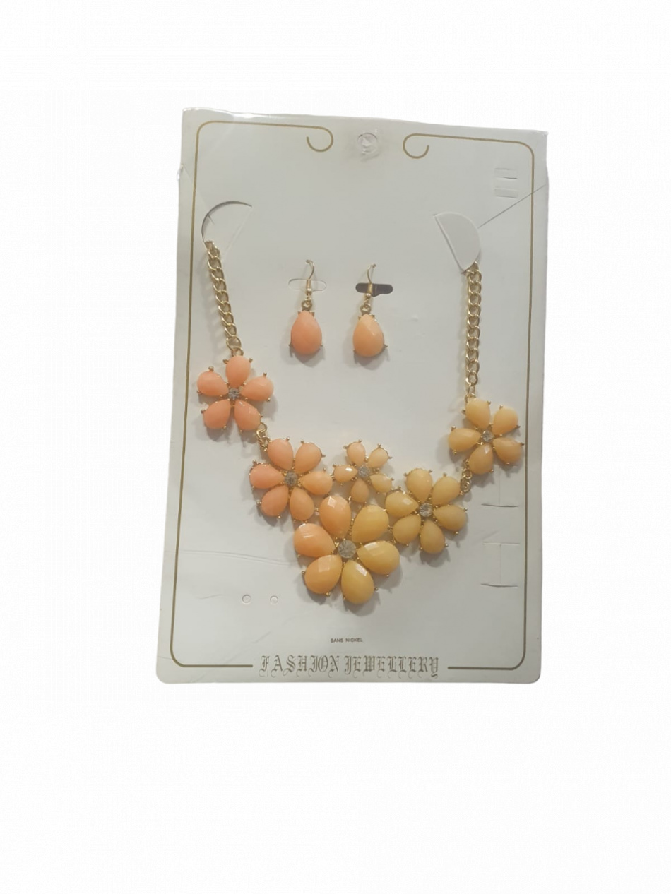 Fancy necklace + earrings