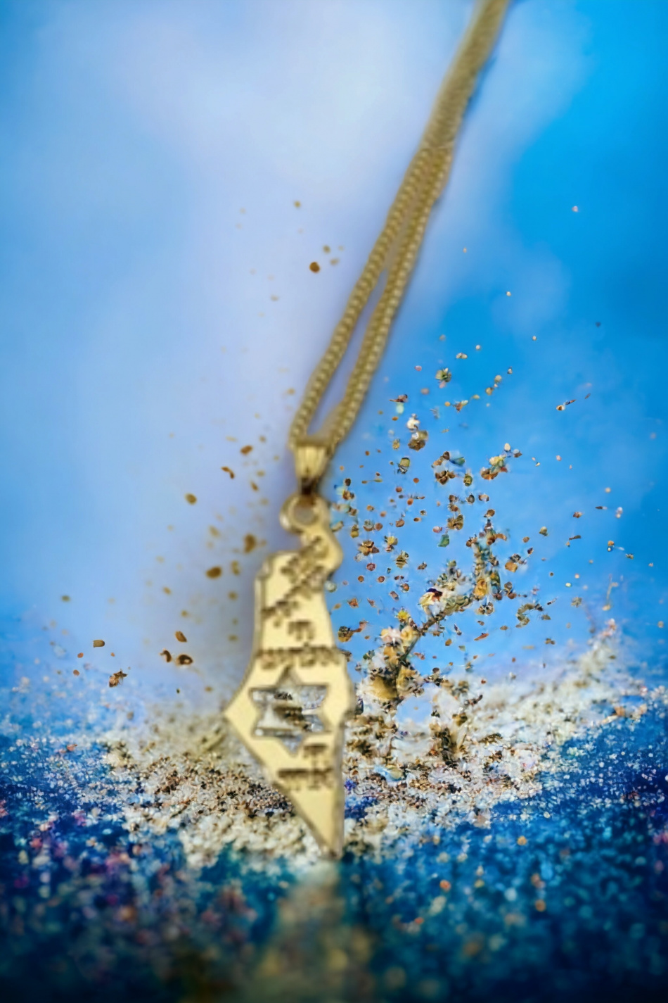 COLLIER EN 24 CARATS AVEC LA CARTE DU PAYS ET SHEMA ISRAËL