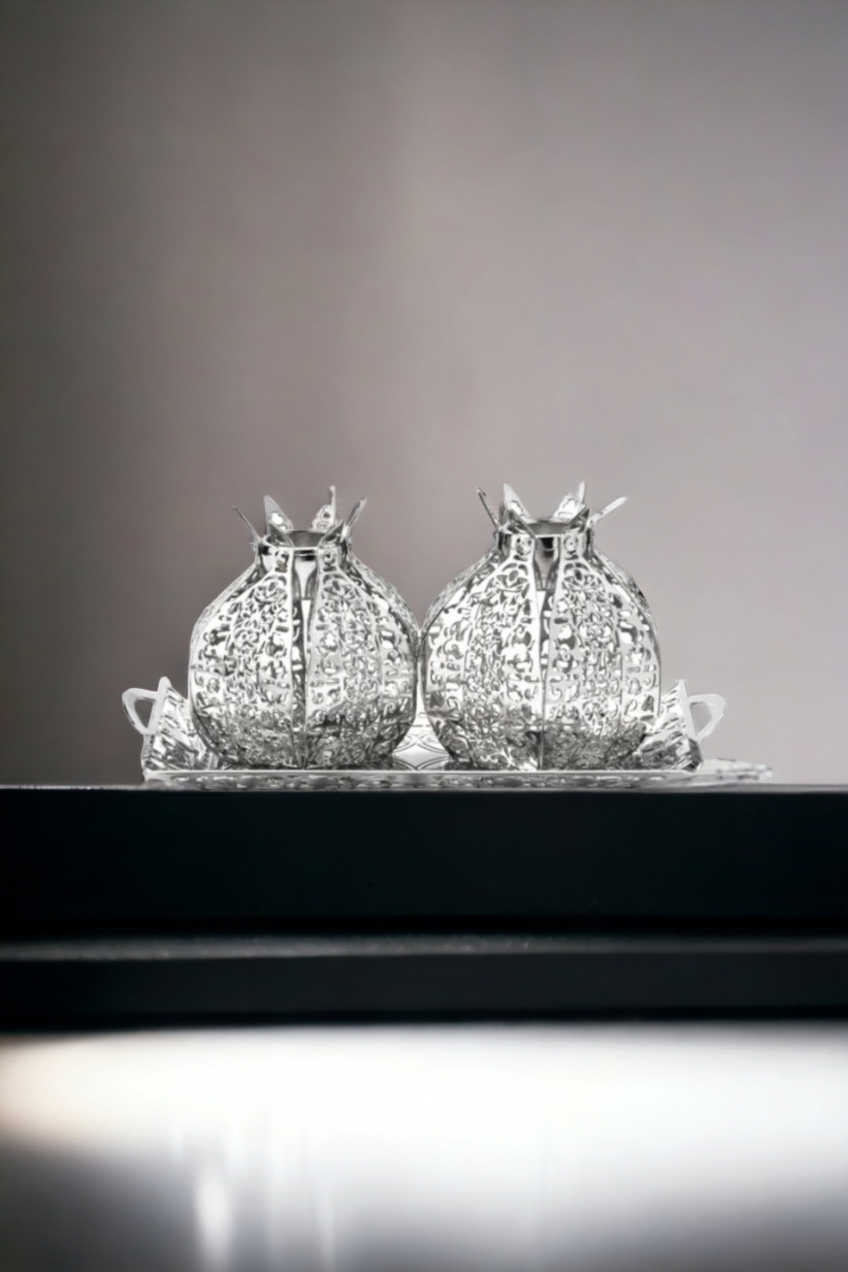 Bougeoirs au design de grenades recouverts d'argent véritable 