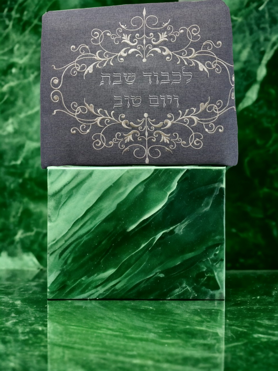 Couvre 'Halla en lin gris clair pour Chabbat et Fêtes Juives 71X82 cm