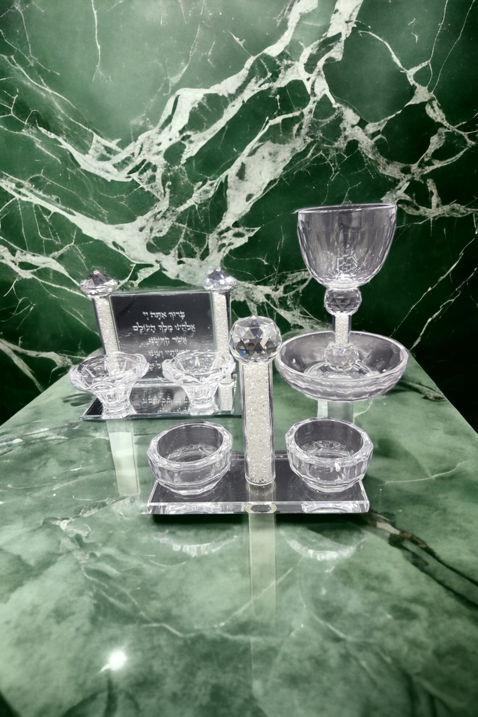 Ensemble verre de Kidoush, salière, bougeoirs en cristal 