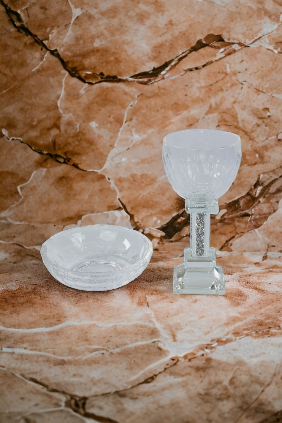 Verre de Kidoush en cristal pied carré, paillettes d'argent 