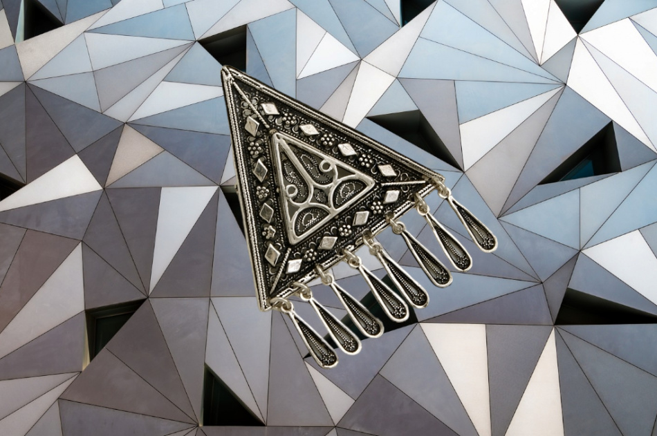 BROCHE EN ARGENT PUR 