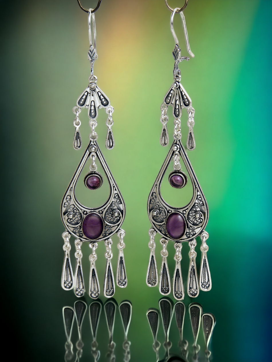 עגילי כסף טהור משובצים באבני חן אמטיסט