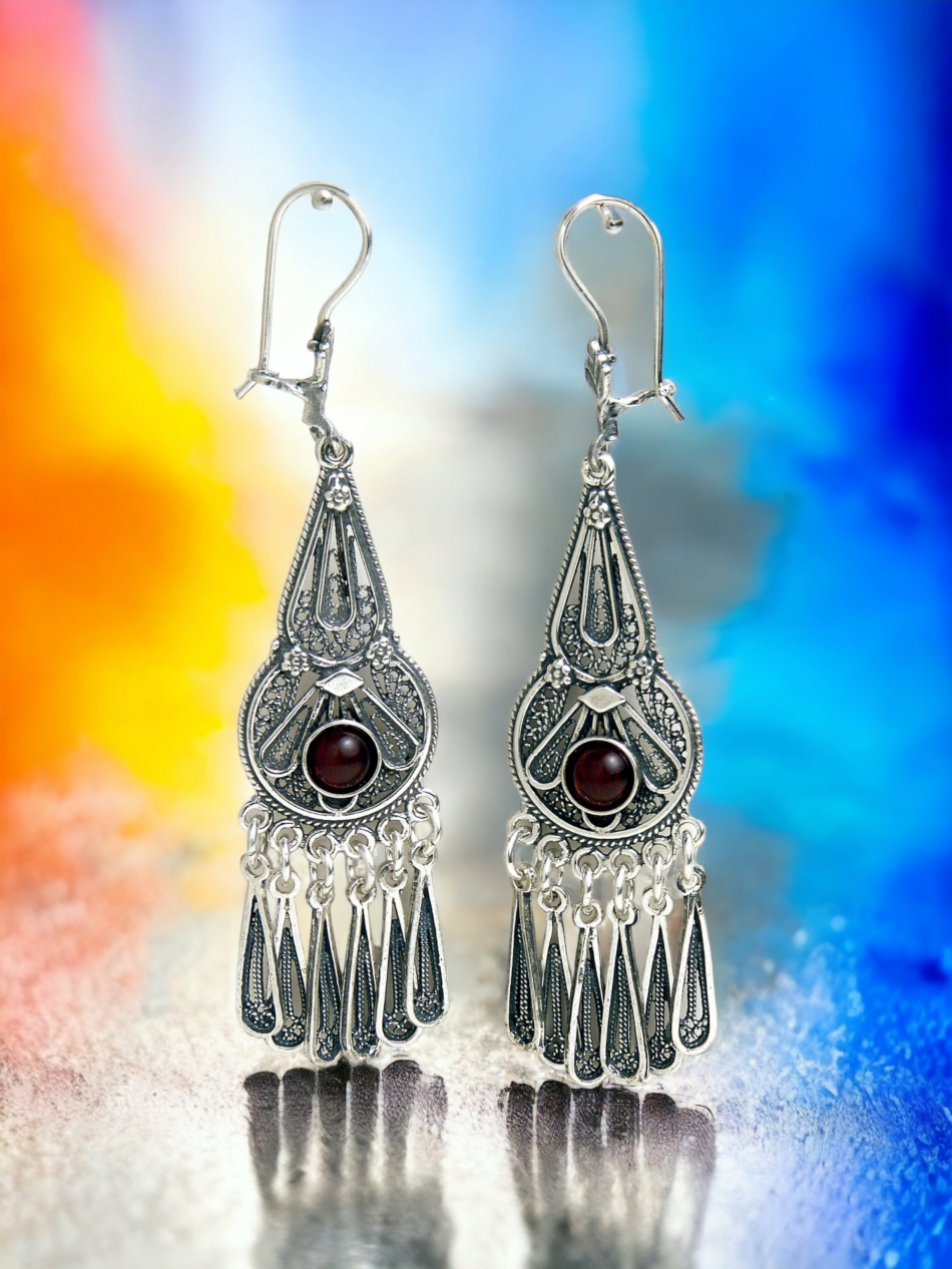 PURE SILVER EARRINGS SET WITH A PRECIOUS STONE