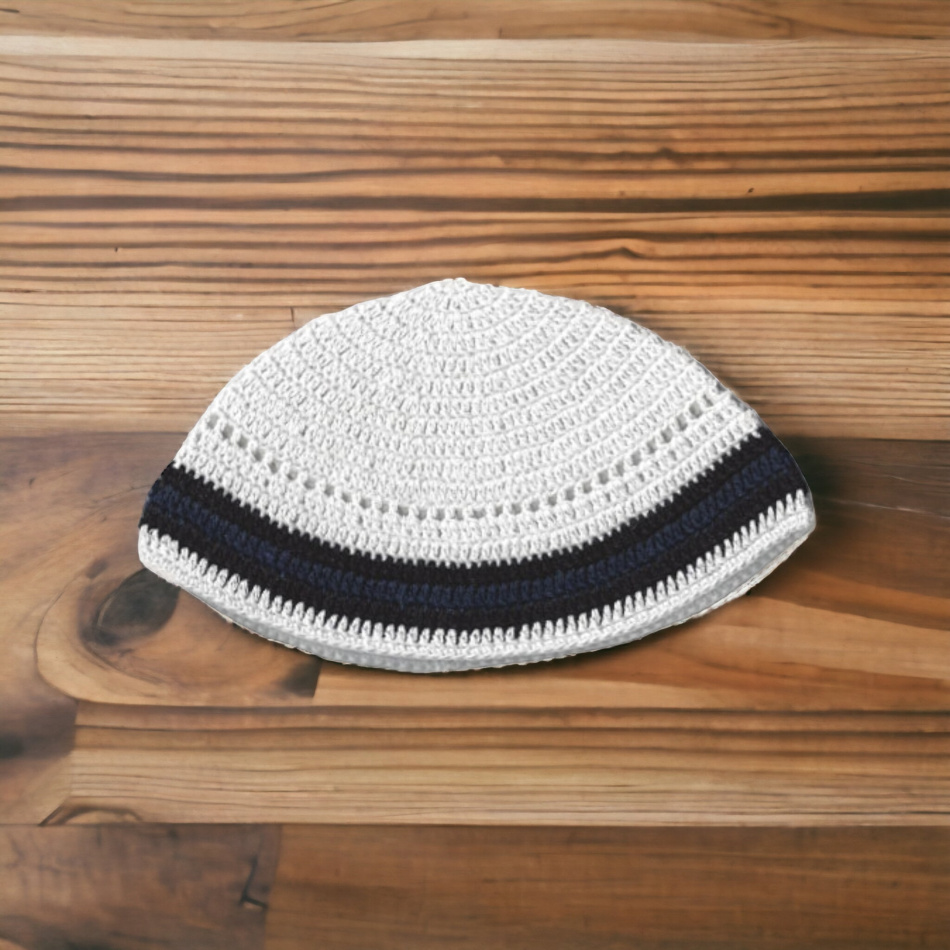 KIPPA TRICOTÉE BLANC RAYURES NOIRES 11×22 cm