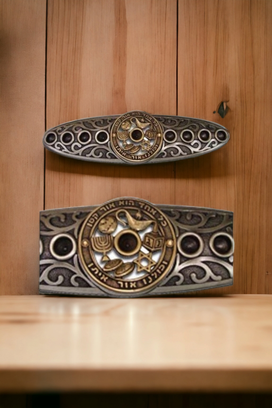 'Hanoukia originale en métal coulé avec un revêtement en argent et laiton antique
