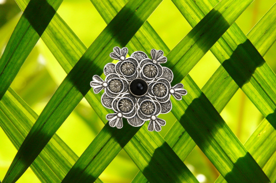 BROCHE EN ARGENT PUR 